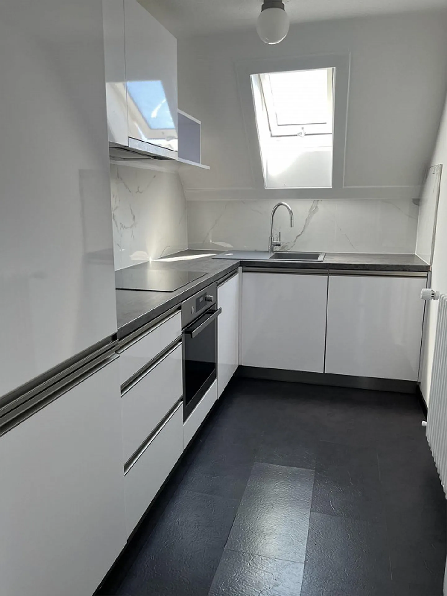 Appartement moderne et spacieux de 3 pièces - Photo 2 sur 6