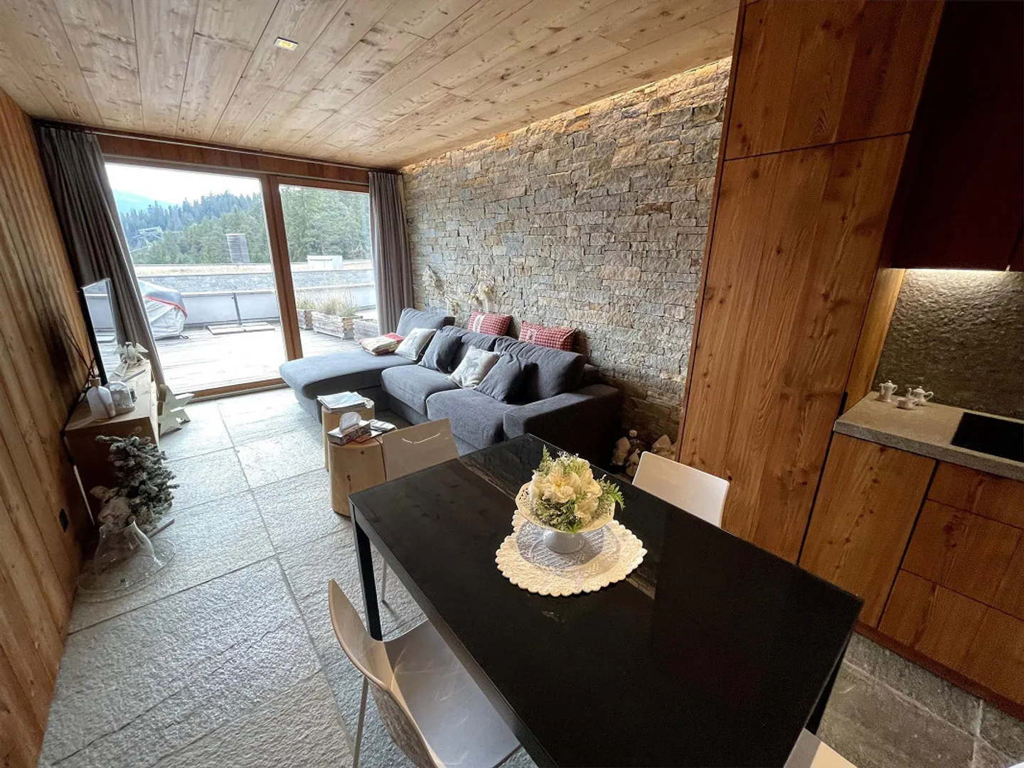 3.5-room design apartment with large terrace for sale in Laax - Photo 3 of 13