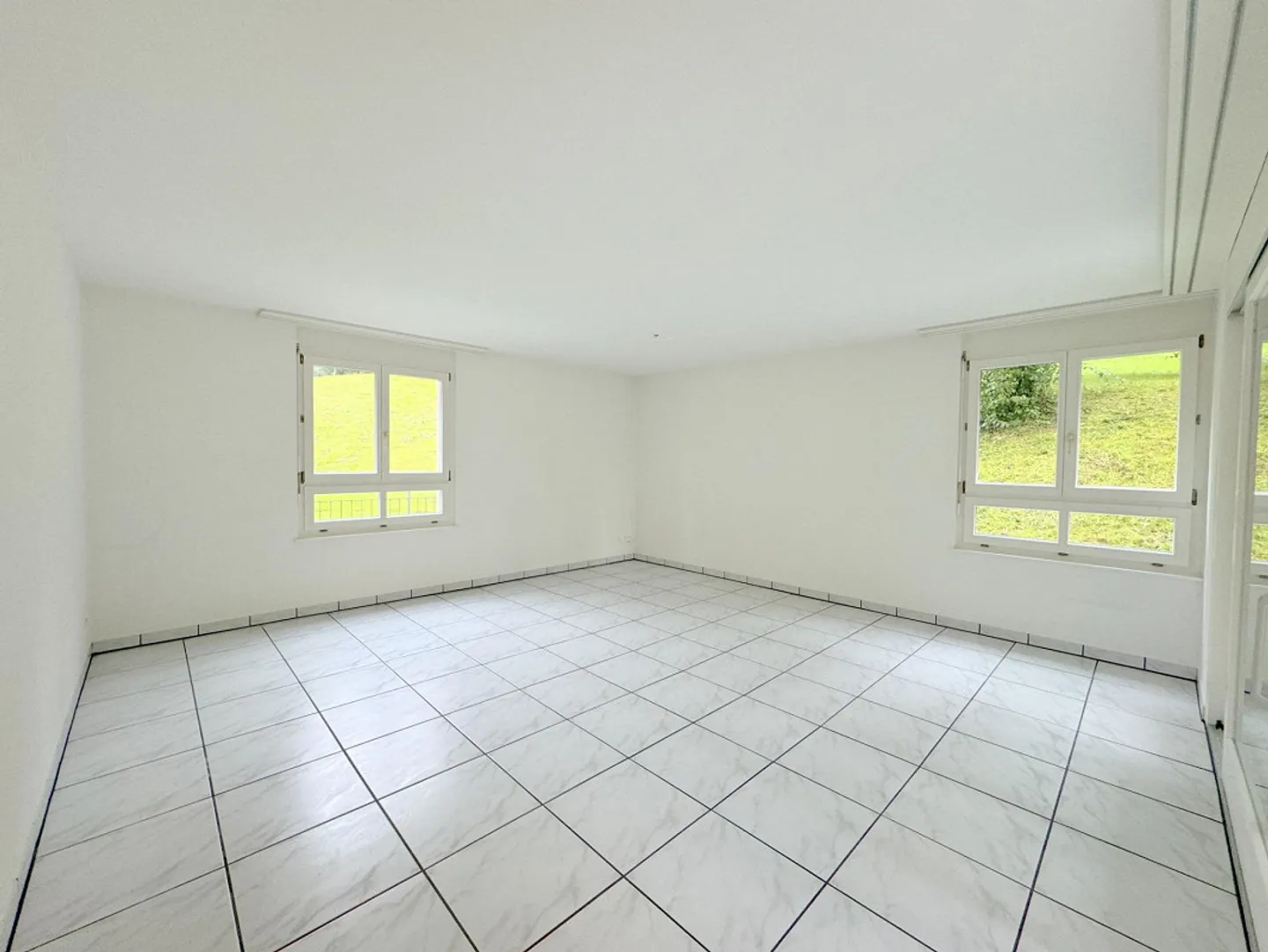 Bright 3.5 Room Apartment with View - Photo 8 of 12