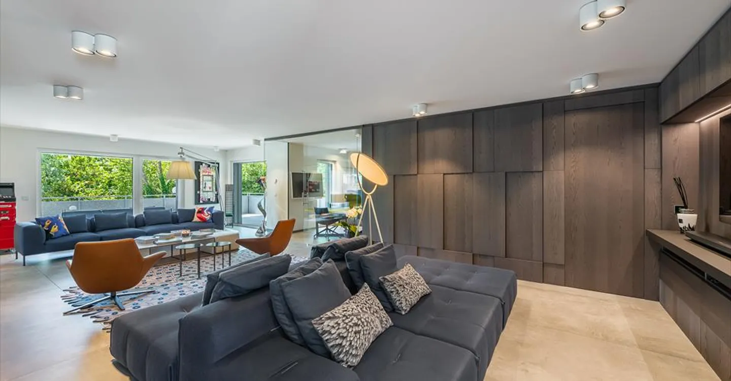 Exclusive Duplex with Rooftop Garden - Photo 4 of 30