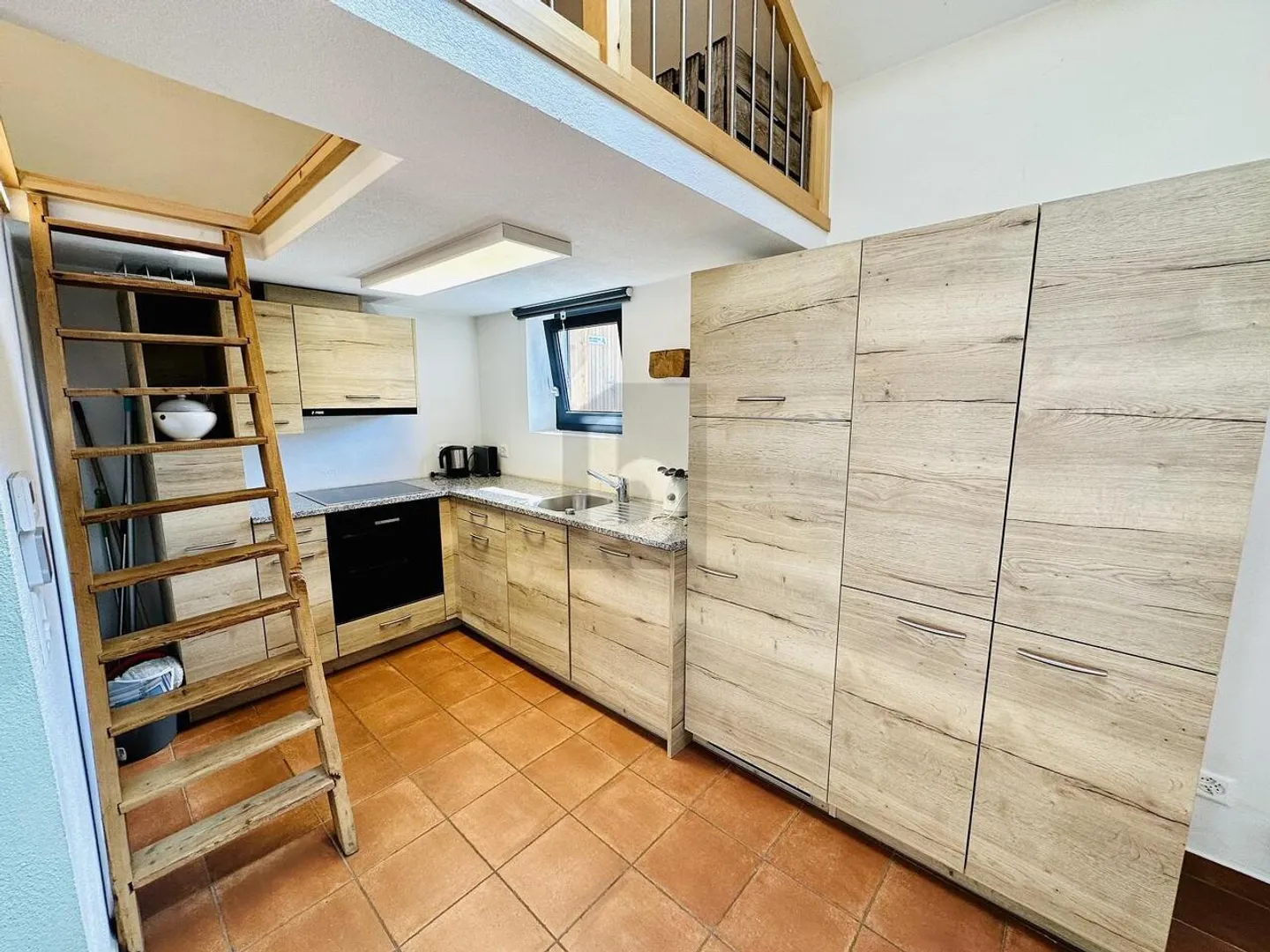 RISTRUTTURATO CON CURA, NEL CENTRO DEL VECCHIO VILLAGGIO - Foto 3 di 6