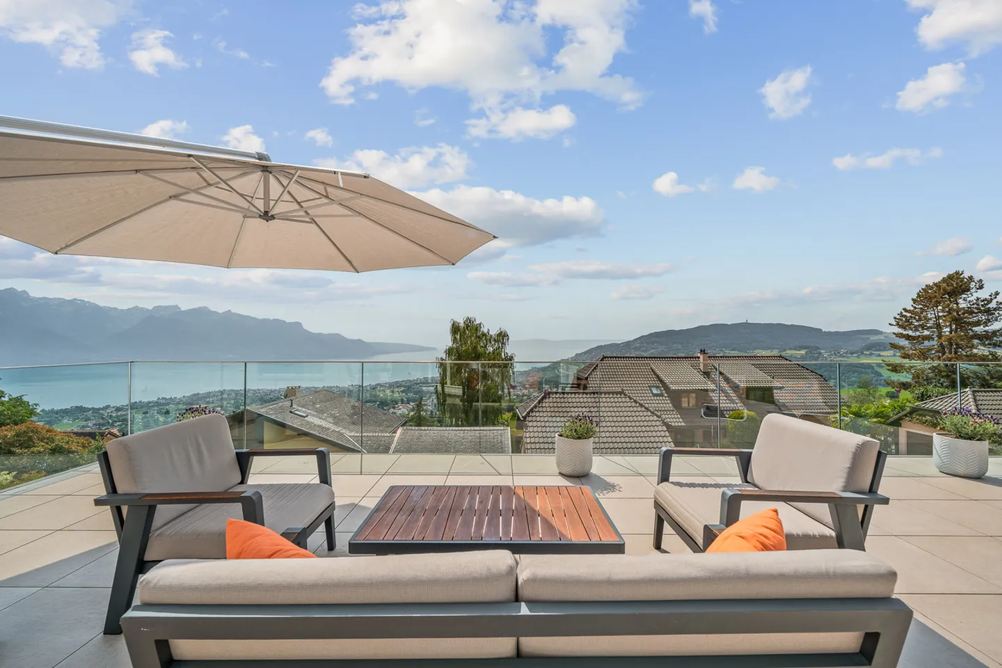 Villa d'Architecte avec Vue sur le Lac - Photo 3 sur 20