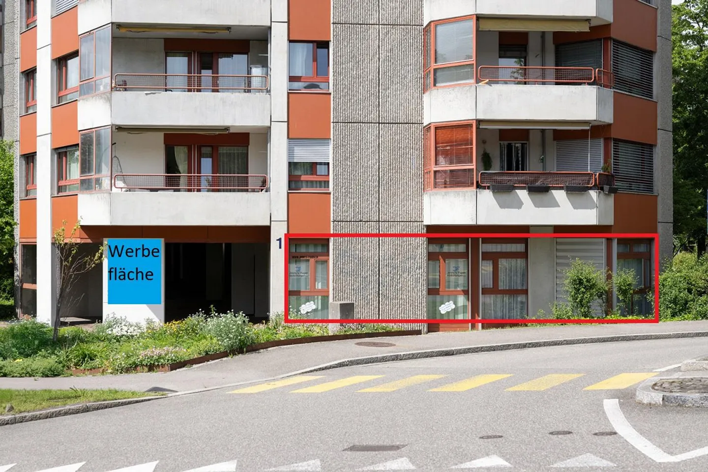 Commercial space on the ground floor with advertising space - optionally with a 4.5-room apartment - Photo 1 of 5