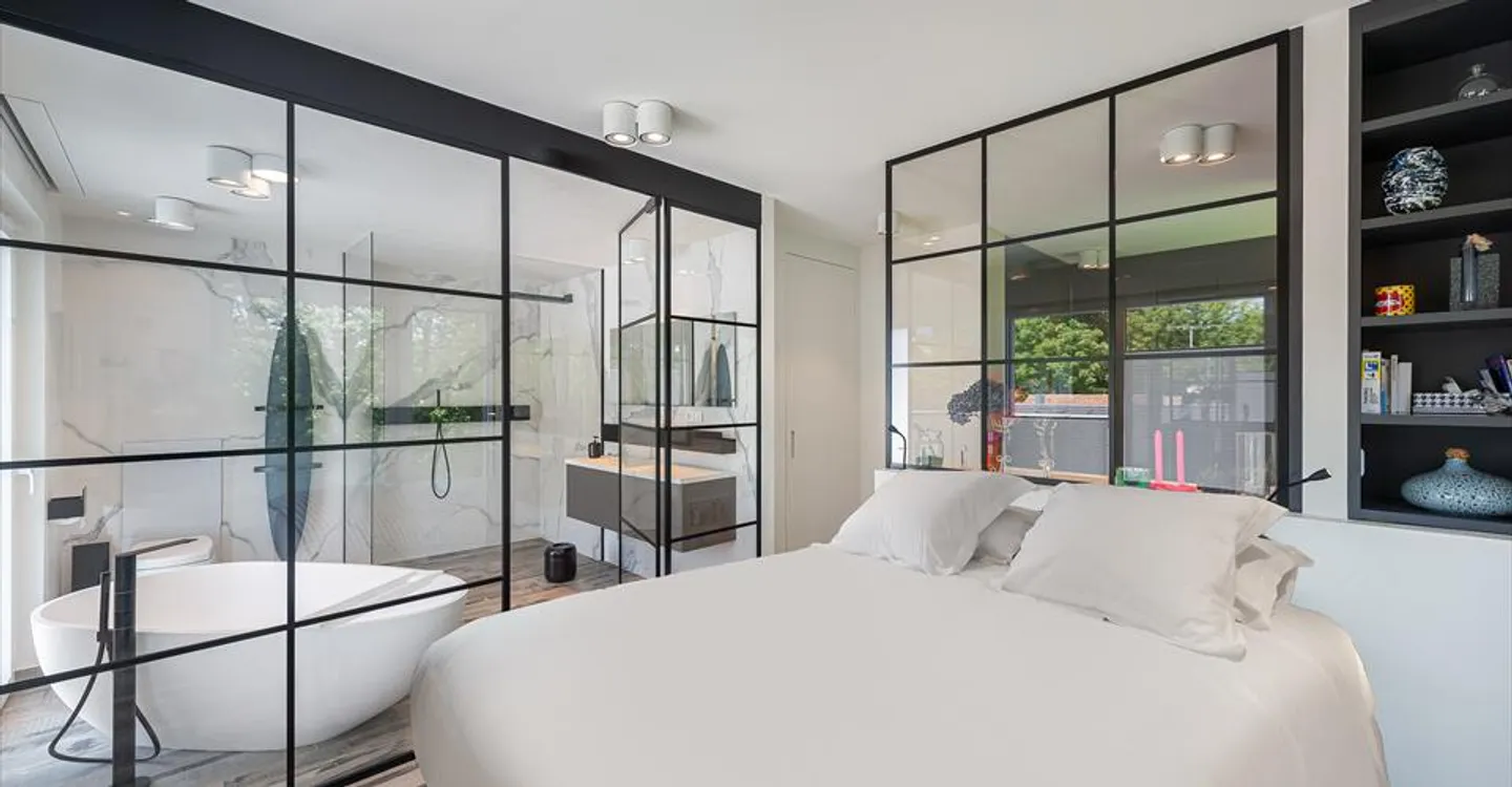 Exclusive Duplex with Rooftop Garden - Photo 16 of 30