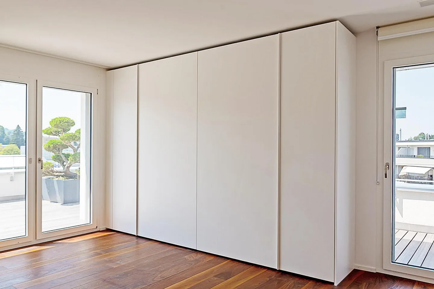 Vie en penthouse exclusive : rêve de 4,5 pièces avec terrasse sur le toit de 175 m² - Photo 8 sur 12