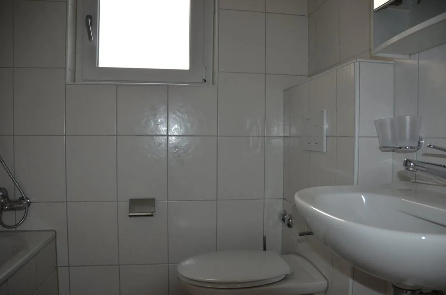 Appartement lumineux de 3 pièces avec vue sur la verdure - Photo 2 sur 7