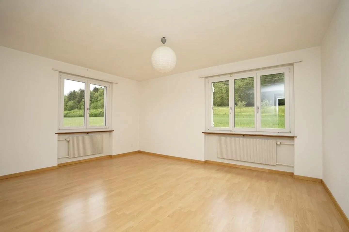 Appartement lumineux de 3 pièces avec vue sur la verdure - Photo 5 sur 7