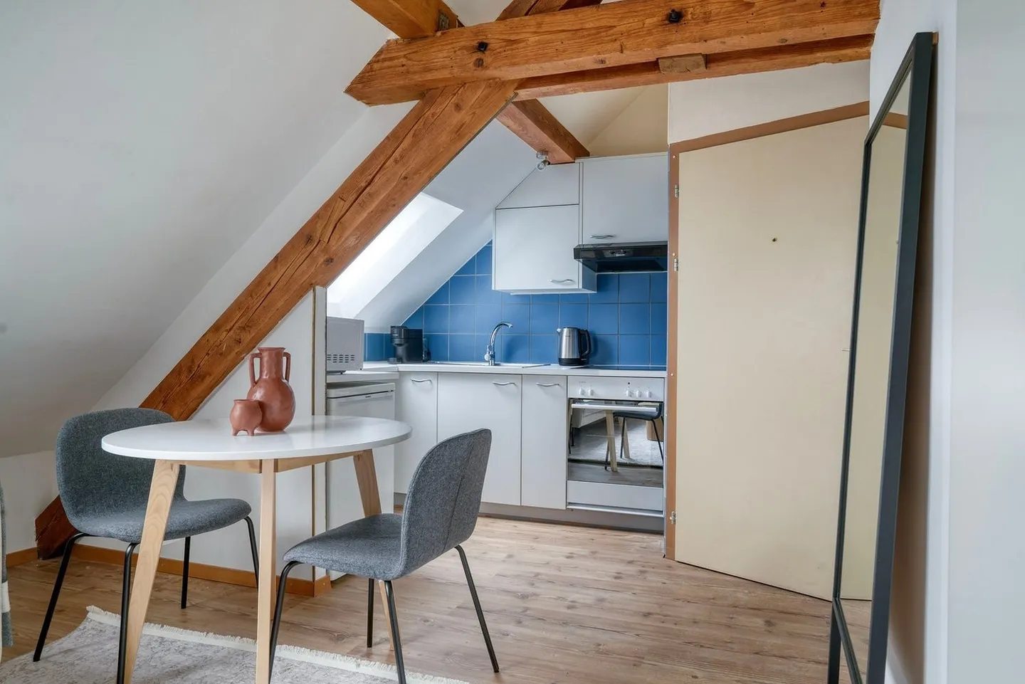 Accogliente Wipkingen 1.5 ZW, vicino alla Limmat, 15 min da HB, di Blueground - Foto 3 di 13