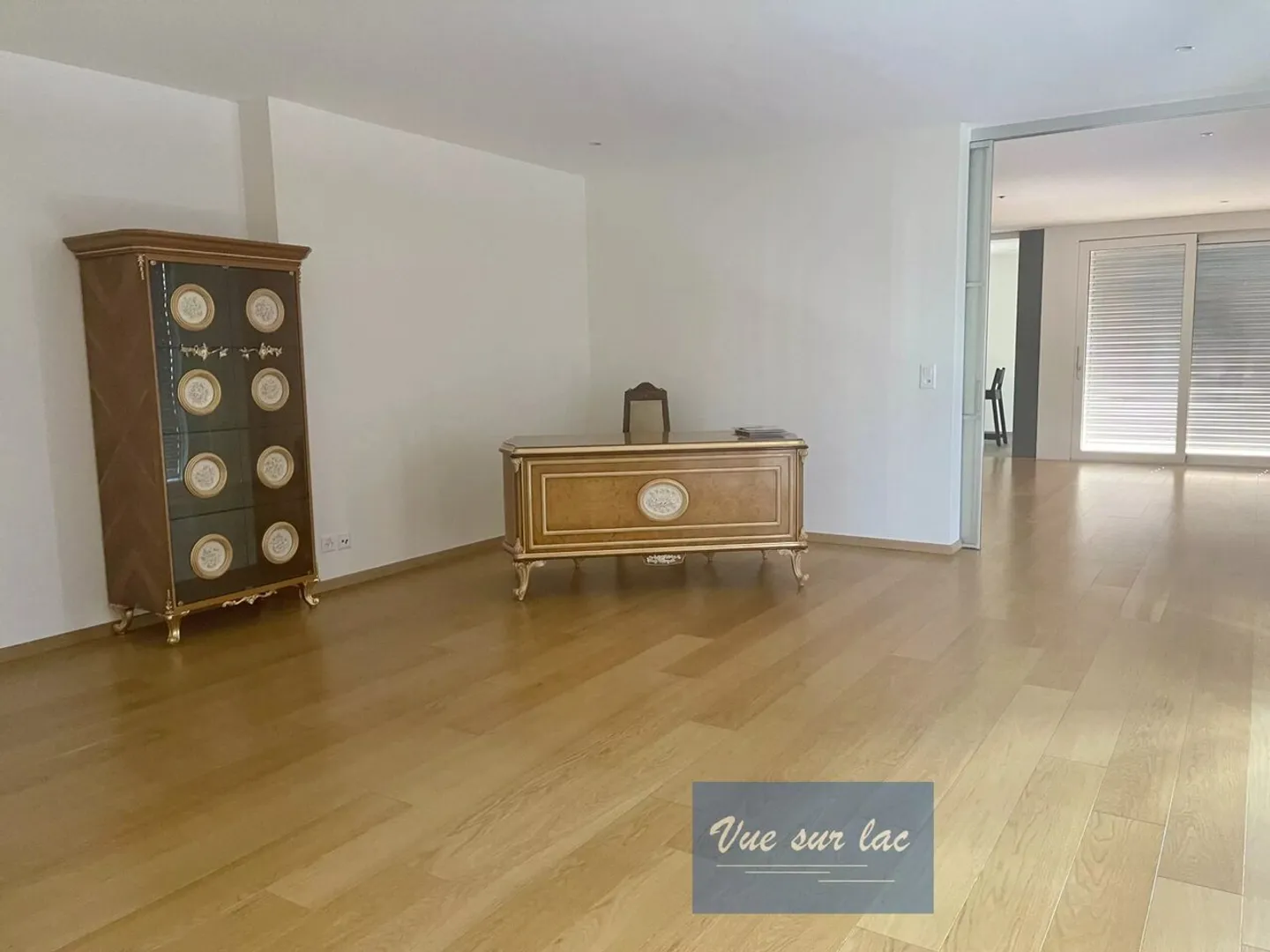 Bright Modern Apartment - Photo 2 of 13