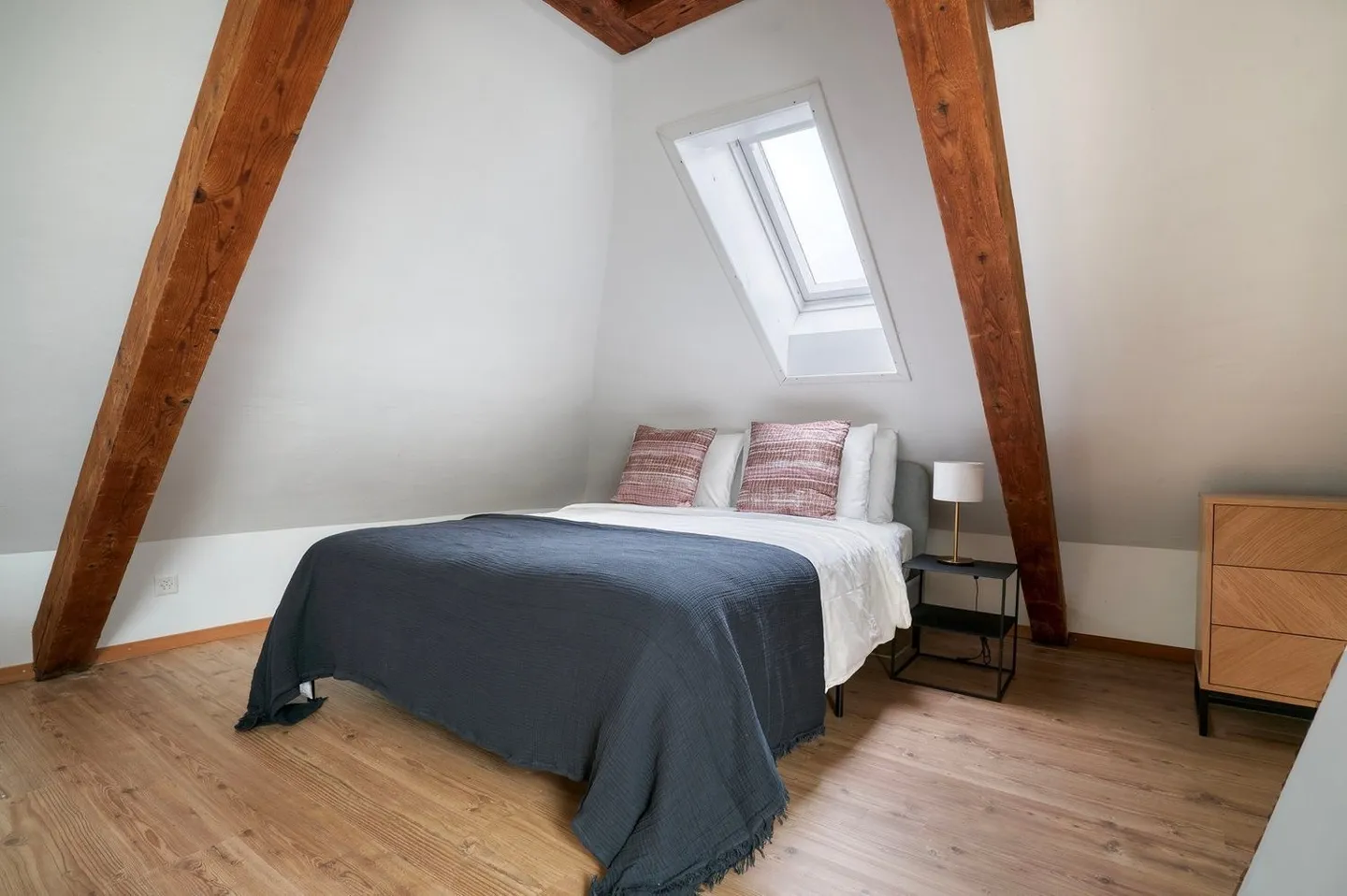 Accogliente Wipkingen 1.5 ZW, vicino alla Limmat, 15 min da HB, di Blueground - Foto 6 di 13