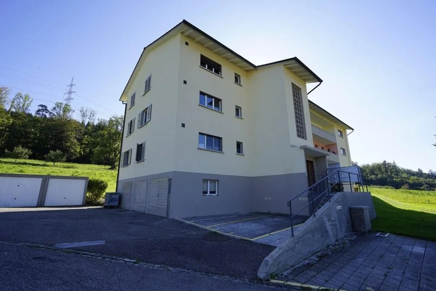 Appartement lumineux de 3 pièces avec vue sur la verdure - Photo 7 sur 7