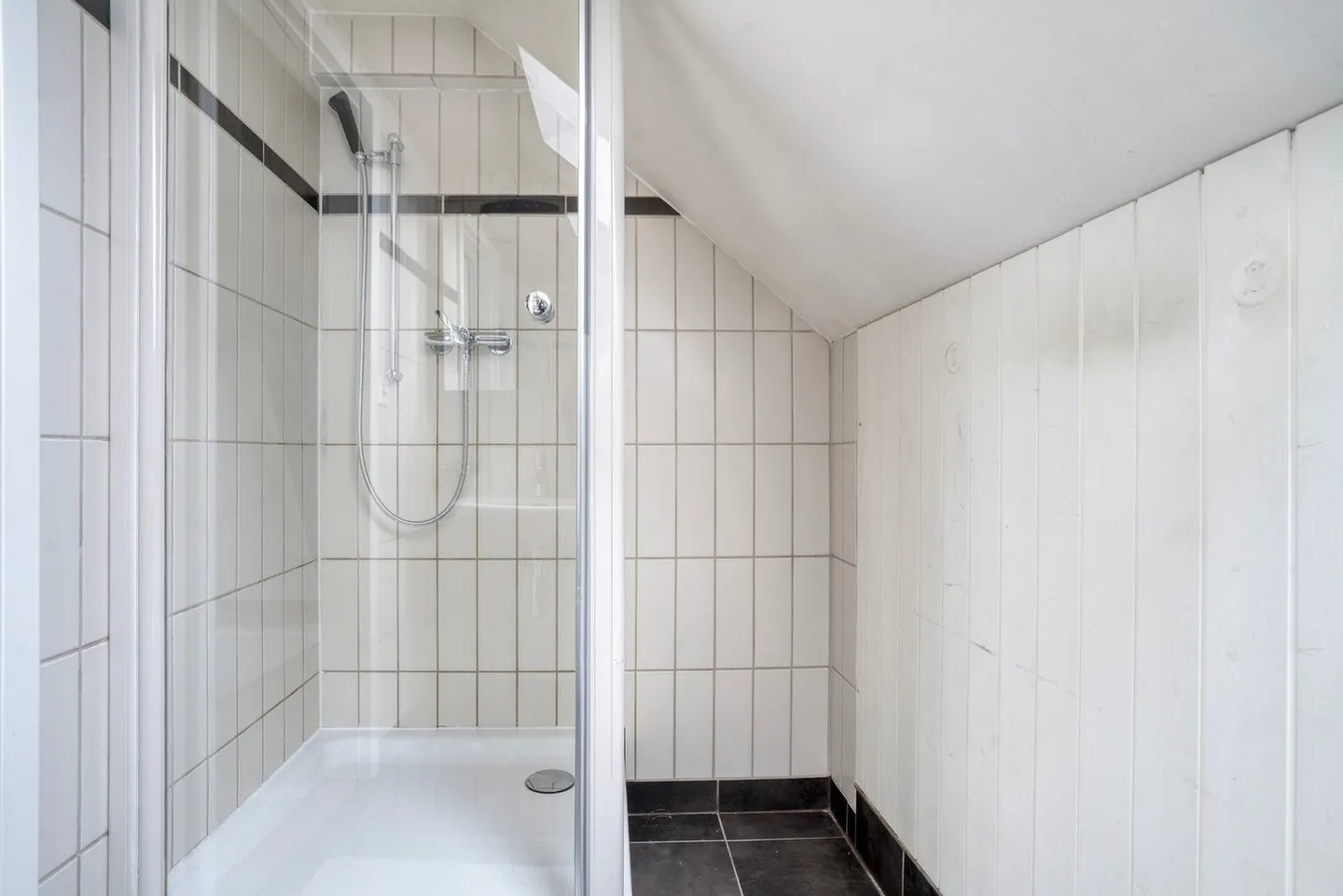 Accogliente Wipkingen 1.5 ZW, vicino alla Limmat, 15 min da HB, di Blueground - Foto 10 di 13