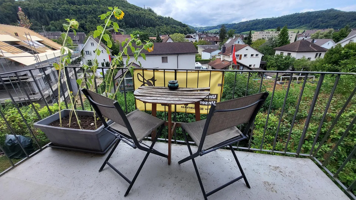 Charmante appartement 3 pièces avec balcon - Photo 2 sur 8