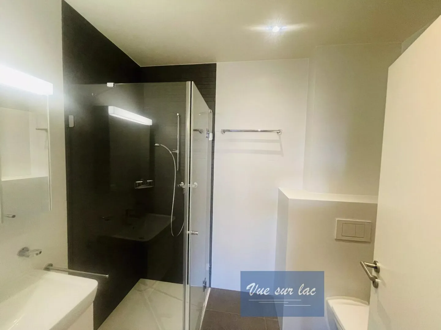 Bright Modern Apartment - Photo 13 of 13