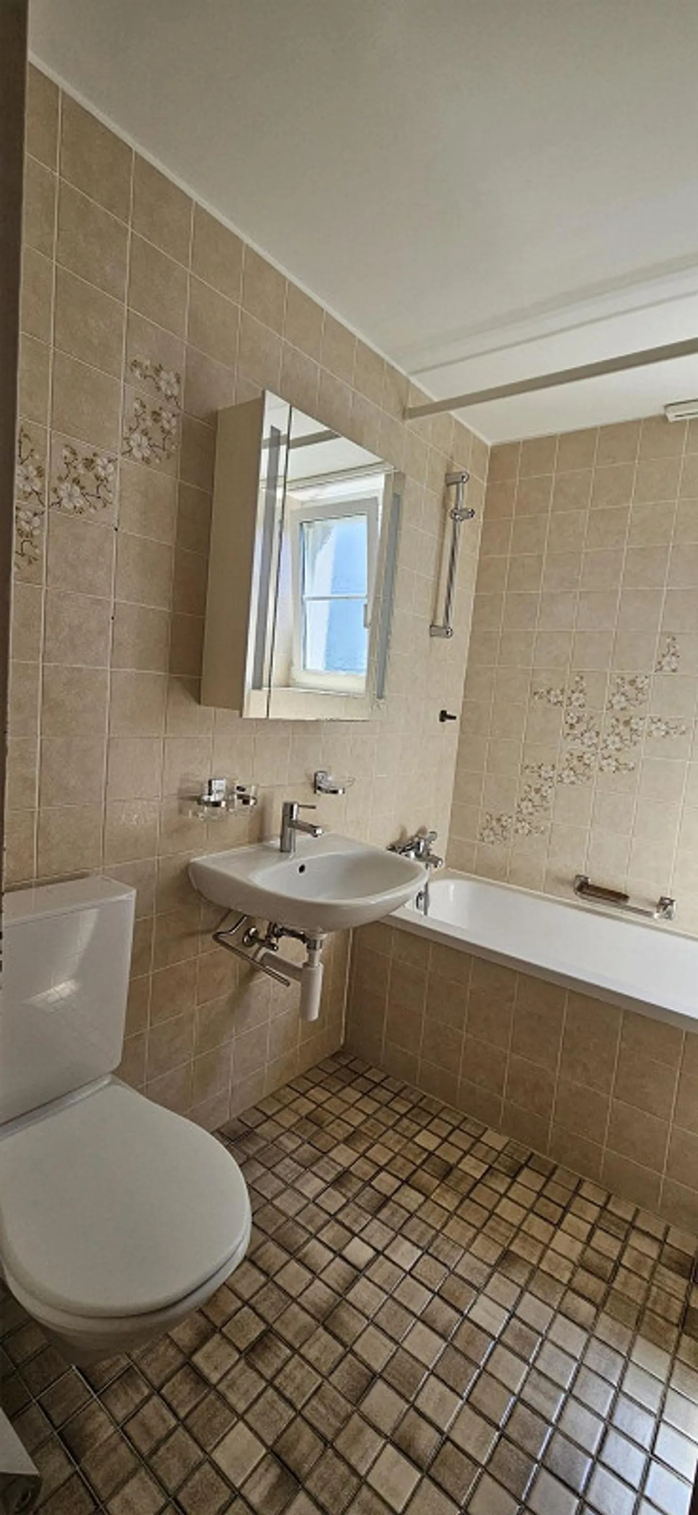 Stilvolle Wohnung in Schönenbuch - Foto 6 von 11