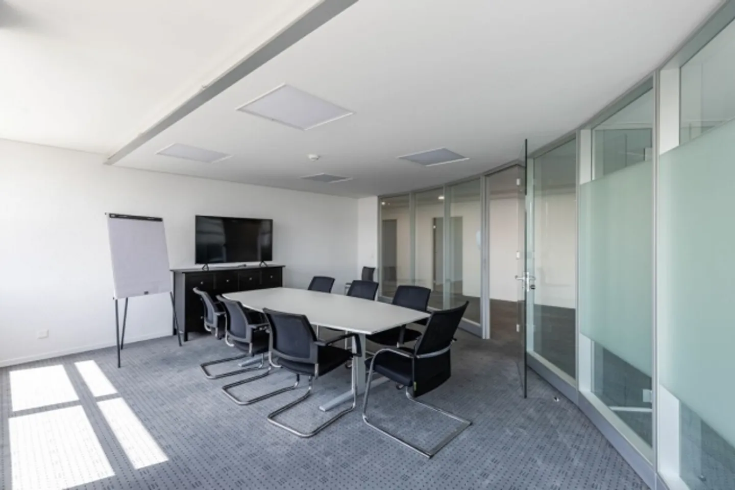 Office with exceptional view - Photo 3 of 6