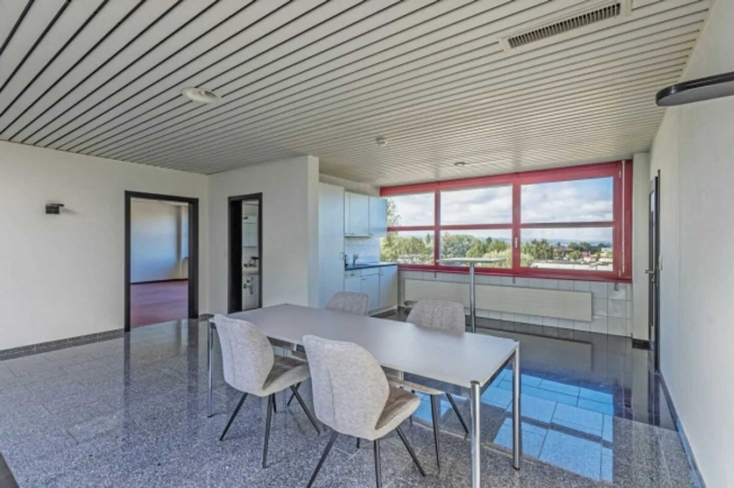 Office with exceptional view - Photo 6 of 6