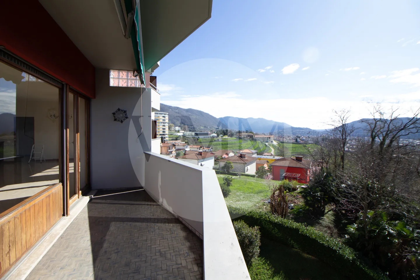 Spacious and bright, 5 rooms with beautiful view - Photo 1 of 5