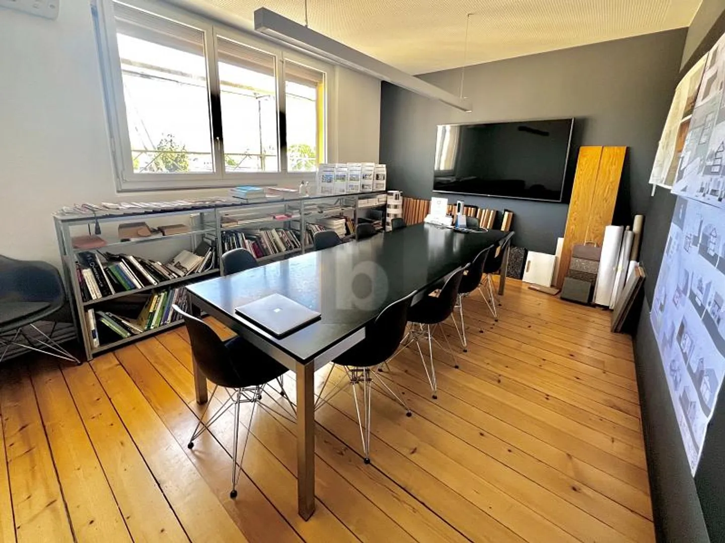 SPACE FULL OF CHARACTER & INSPIRING - Photo 2 of 5