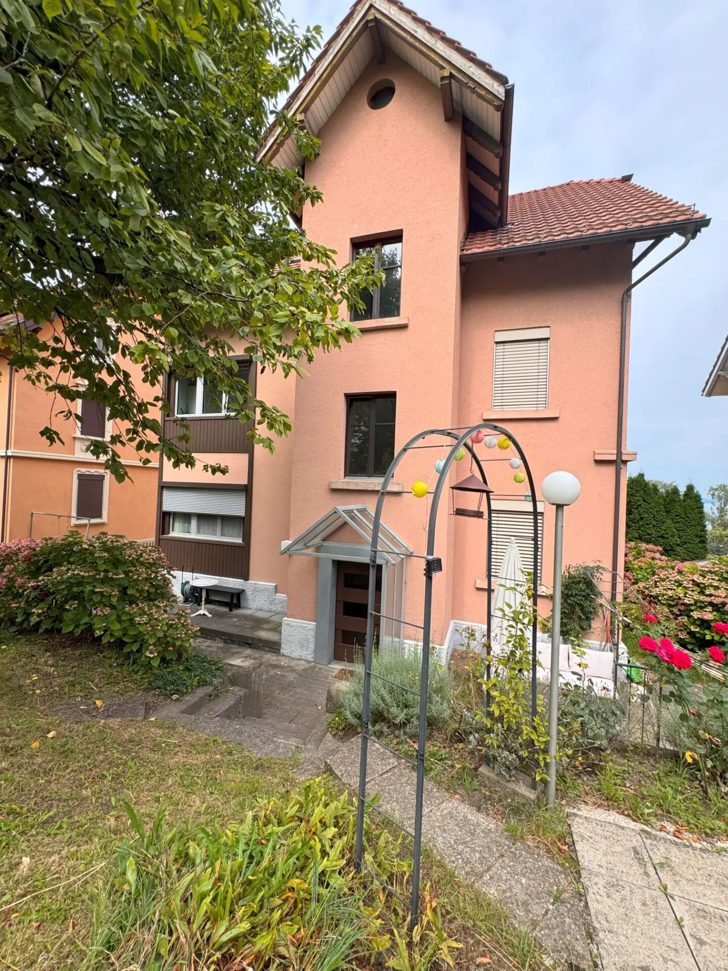 Multi-family house with 3 apartments, lake view - Photo 2 of 10