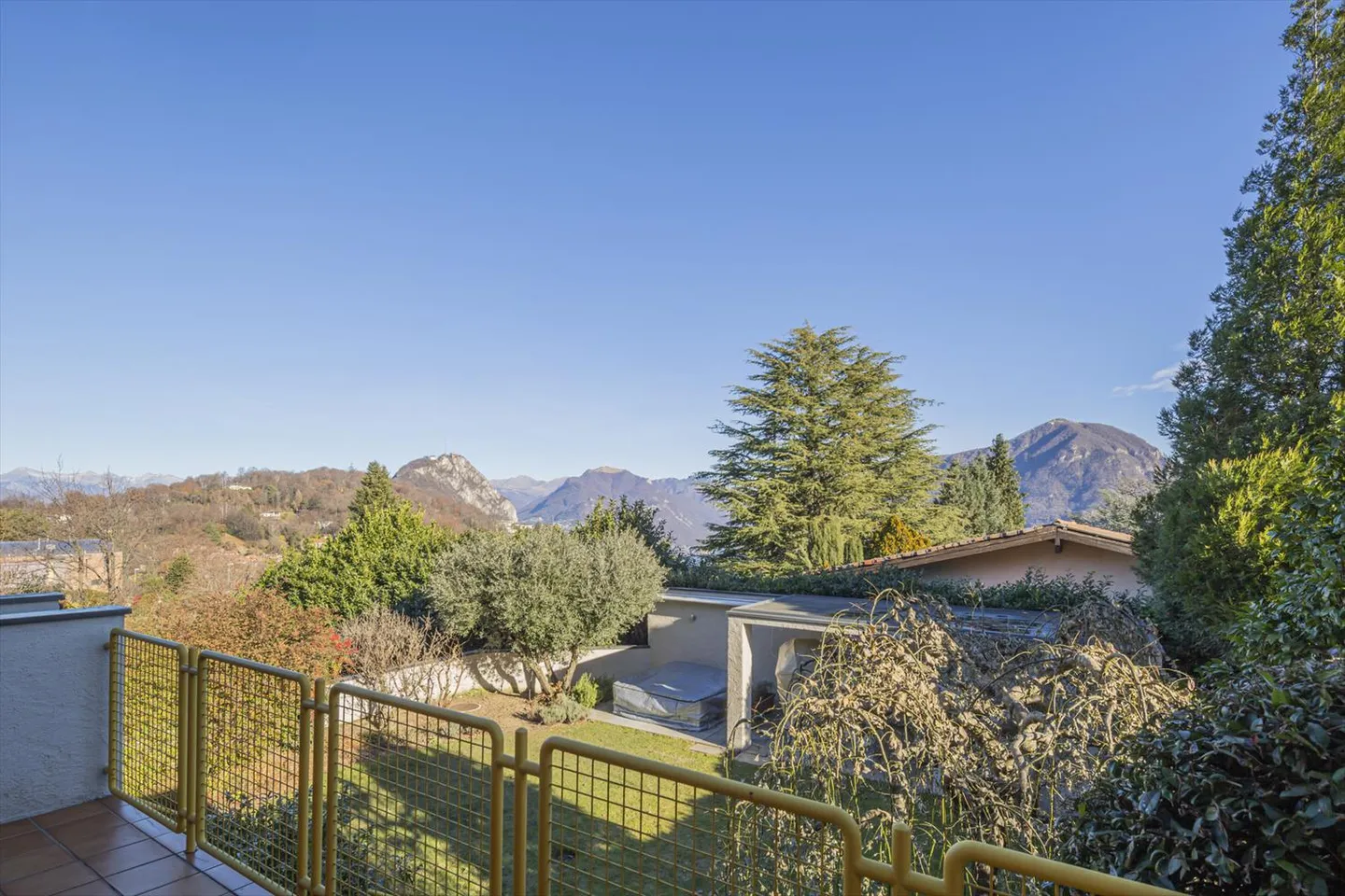 Votre maison de bien-être avec un jardin paradisiaque - Photo 1 sur 8