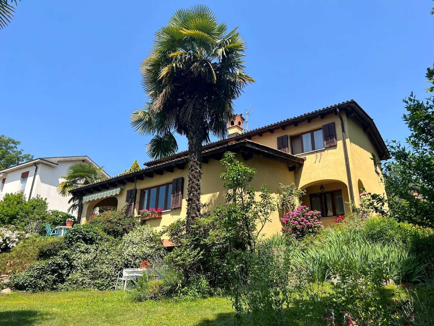 Maison magnifique et caractéristique dans le vert - Photo 3 sur 13