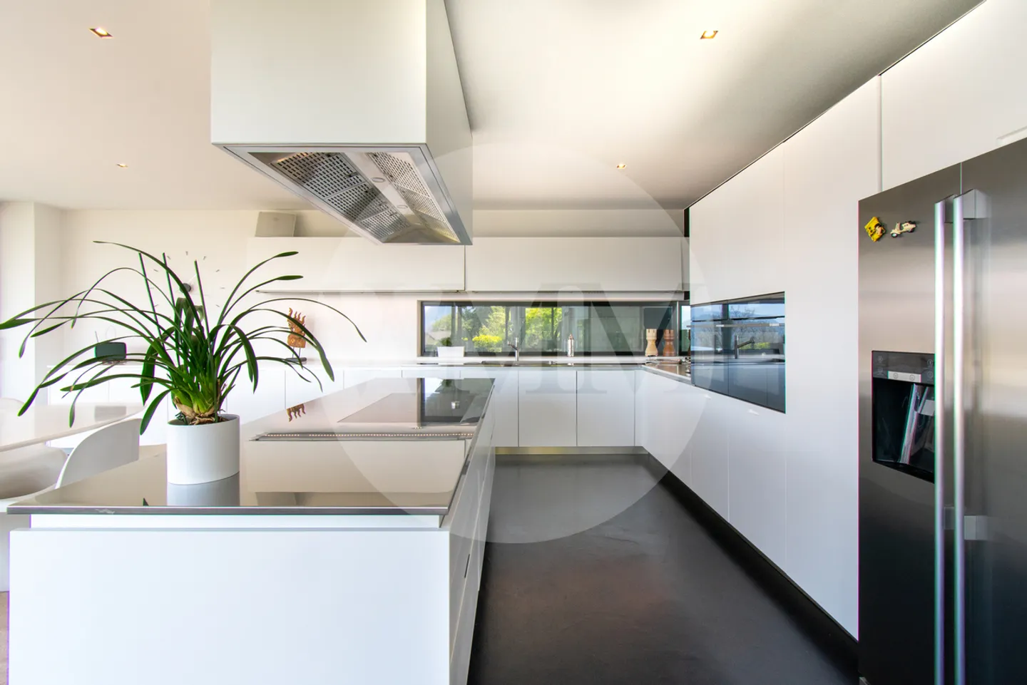 LUXURY VILLA WITH IMPRESSIVE LAKE VIEW AND INFINITY POOL - Photo 11 of 18