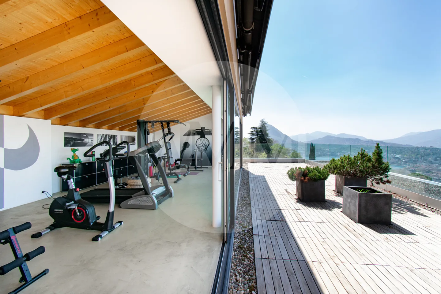 LUXURY VILLA WITH IMPRESSIVE LAKE VIEW AND INFINITY POOL - Photo 14 of 18