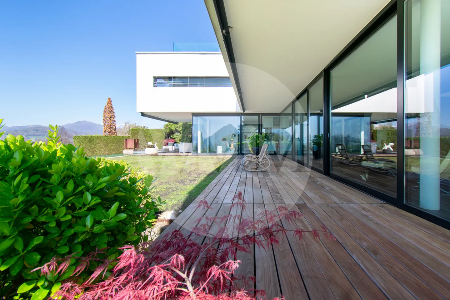 LUXURY VILLA WITH IMPRESSIVE LAKE VIEW AND INFINITY POOL - Photo 16 of 18