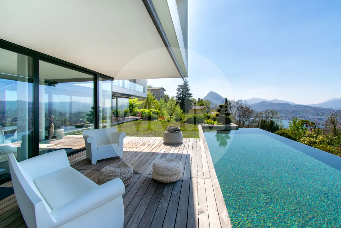 LUXURY VILLA WITH IMPRESSIVE LAKE VIEW AND INFINITY POOL - Photo 18 of 18