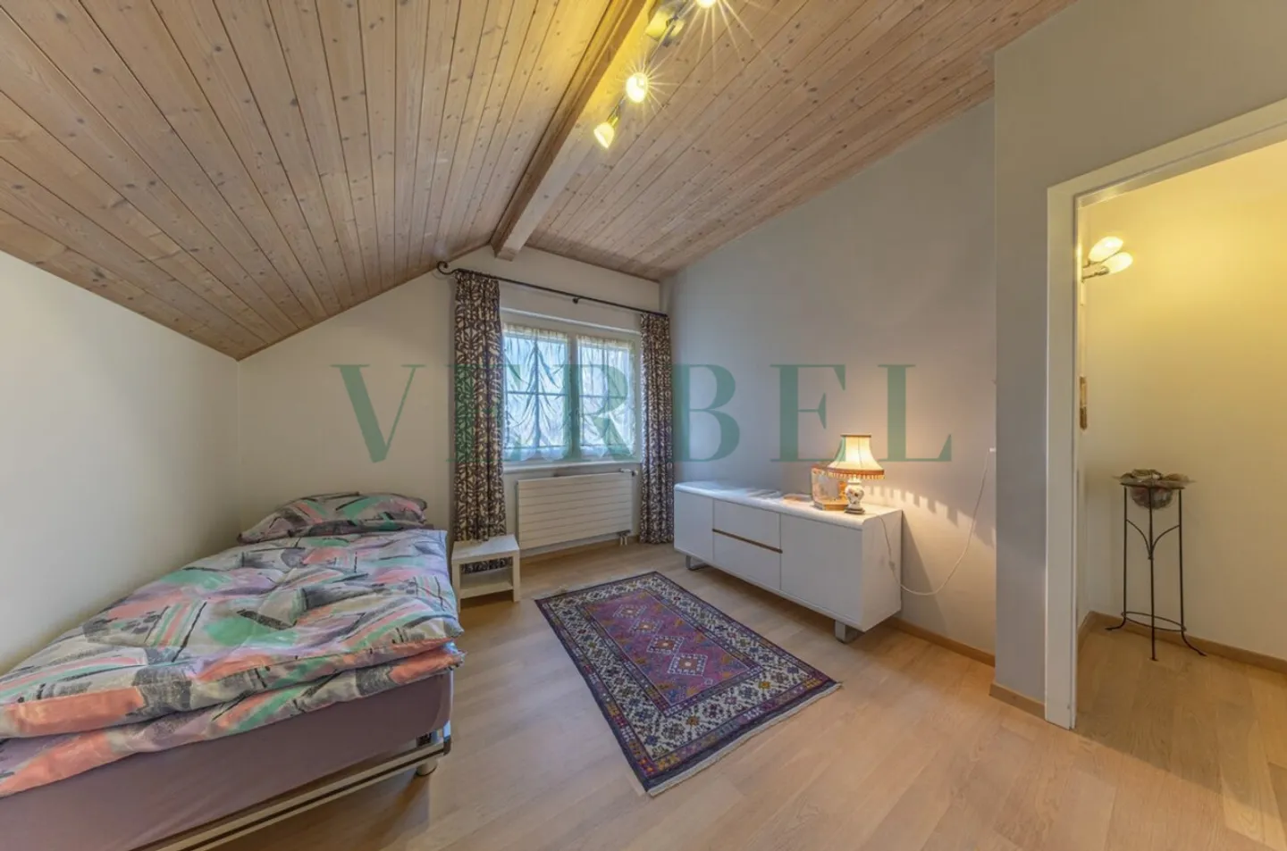 Esclusività: Magnifica casa familiare con piscina - Foto 8 di 9