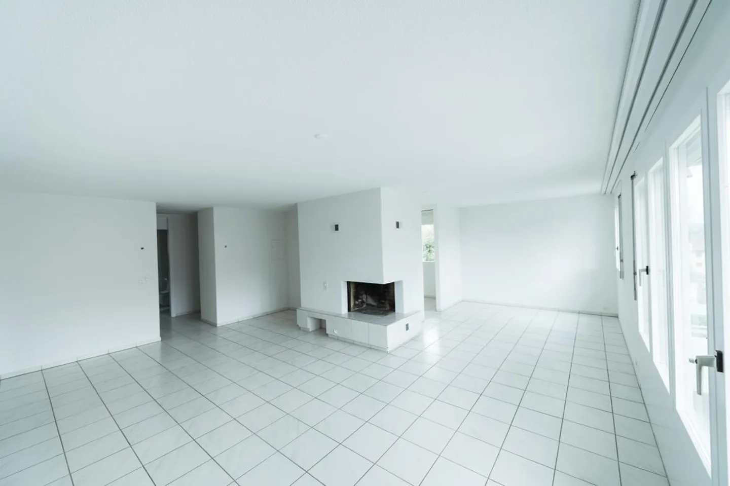 Bright 4.5-room apartment with fireplace - Photo 1 of 5