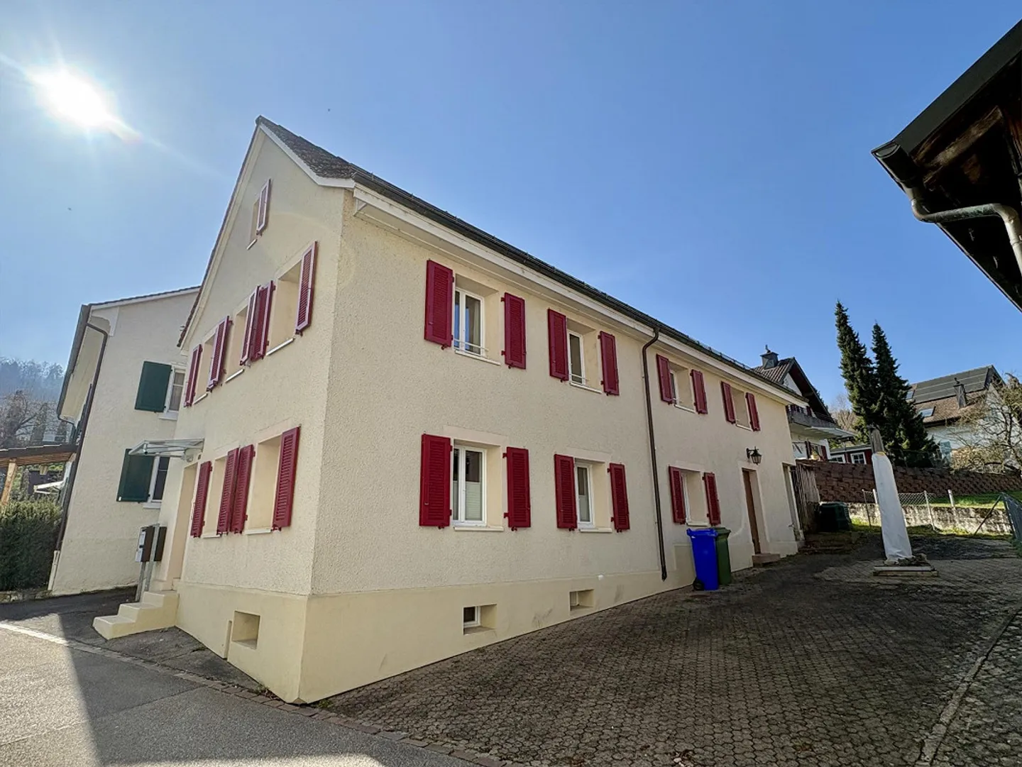 Elegant Living: Modern Meets Historical Charm 6.5 Rooms Freedom for Versatile Use - Photo 1 of 13