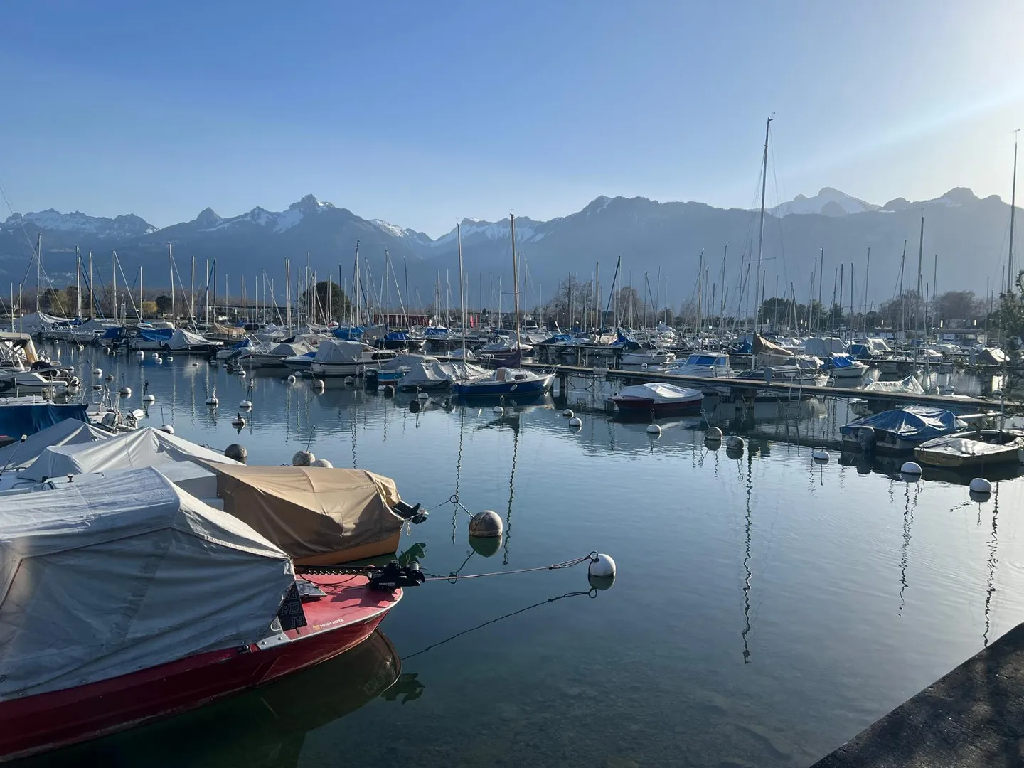 Appartamento Moderno con Vista Lago - Foto 1 di 3
