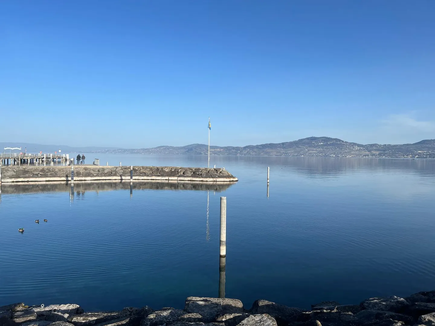 Appartamento Moderno con Vista Lago - Foto 2 di 3