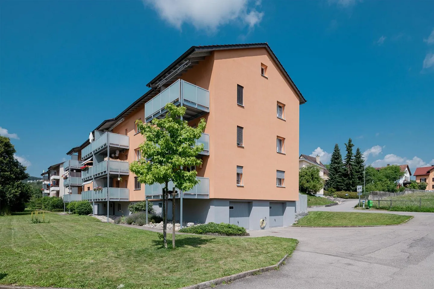 Appartement 3 pièces de rêve dans le meilleur emplacement avec balcon sur le vert - Photo 1 sur 8