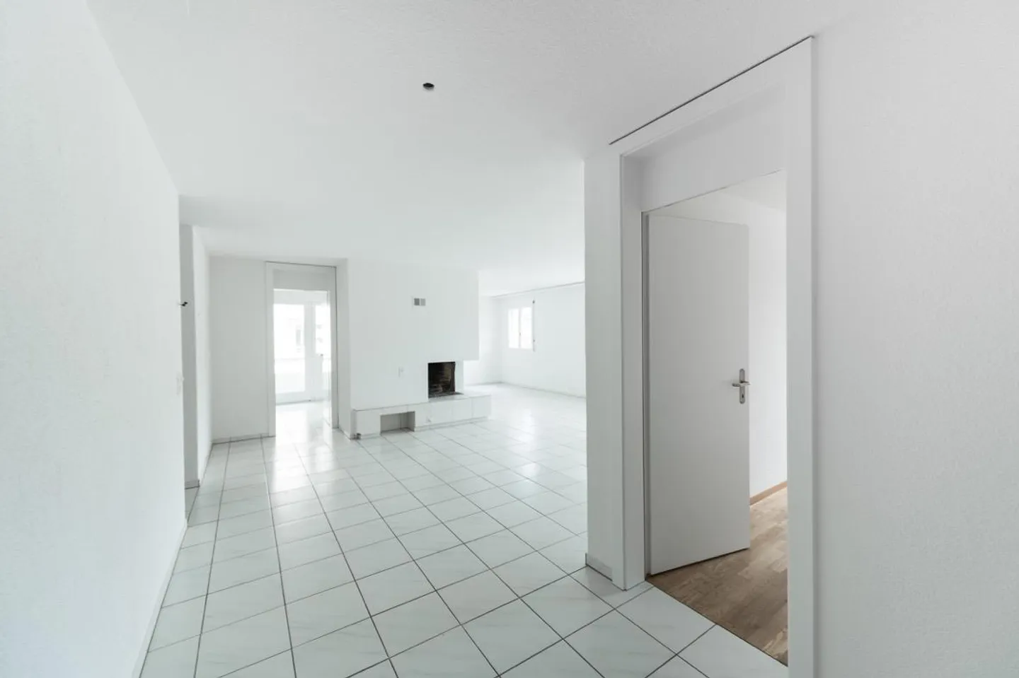 Bright 4.5-room apartment with fireplace - Photo 3 of 5