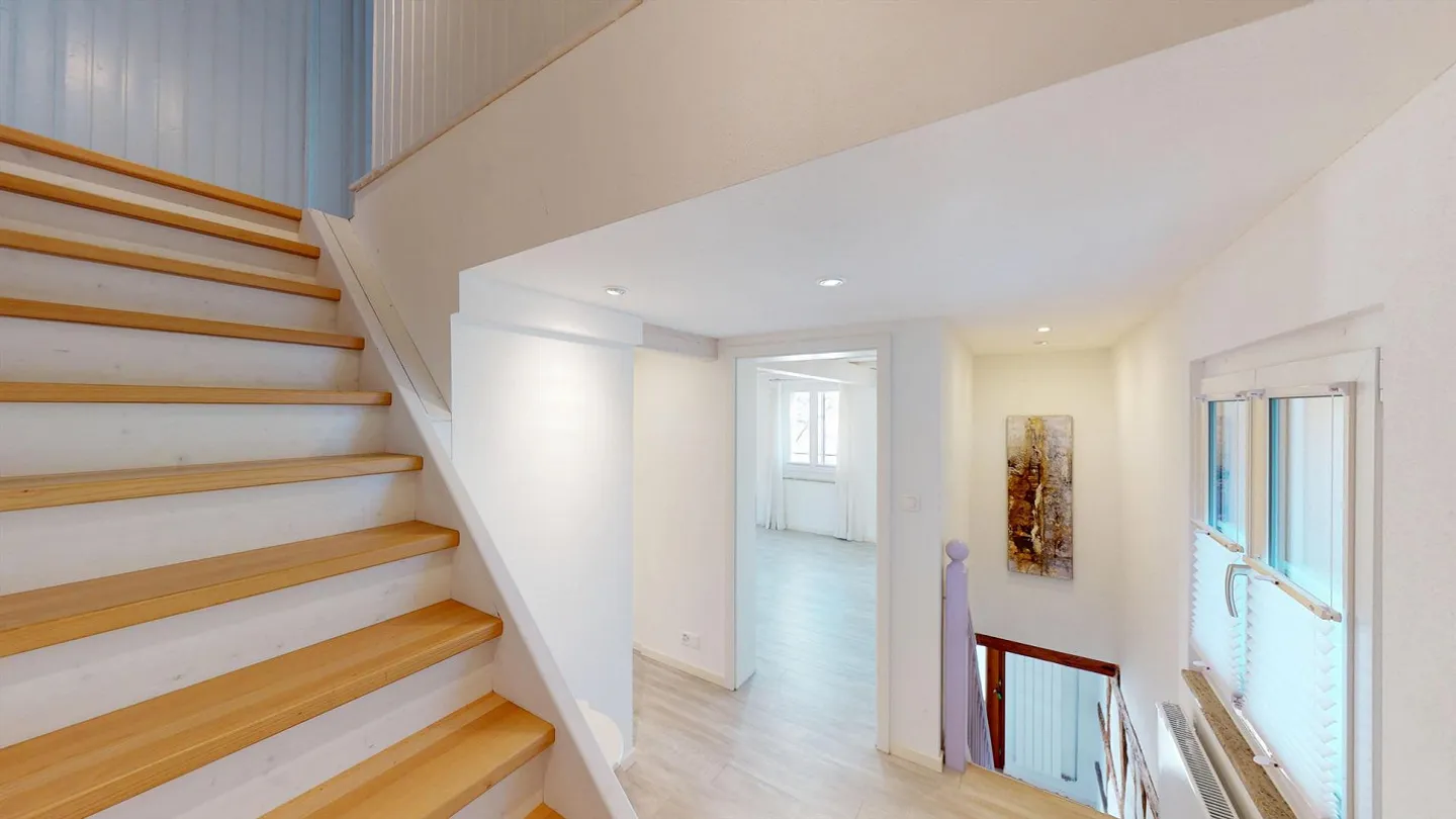 Elegant Living: Modern Meets Historical Charm 6.5 Rooms Freedom for Versatile Use - Photo 6 of 13