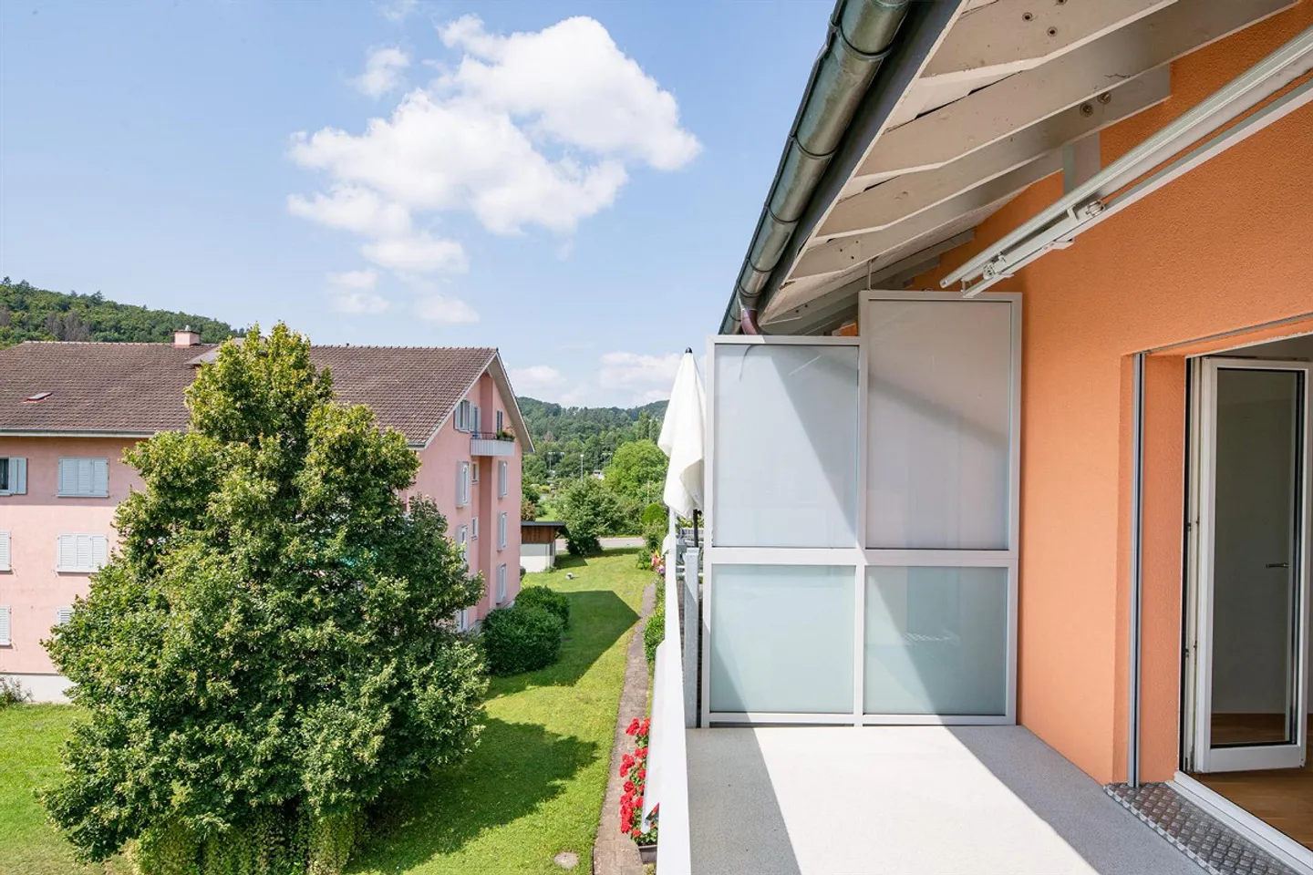 Appartement 3 pièces de rêve dans le meilleur emplacement avec balcon sur le vert - Photo 7 sur 8