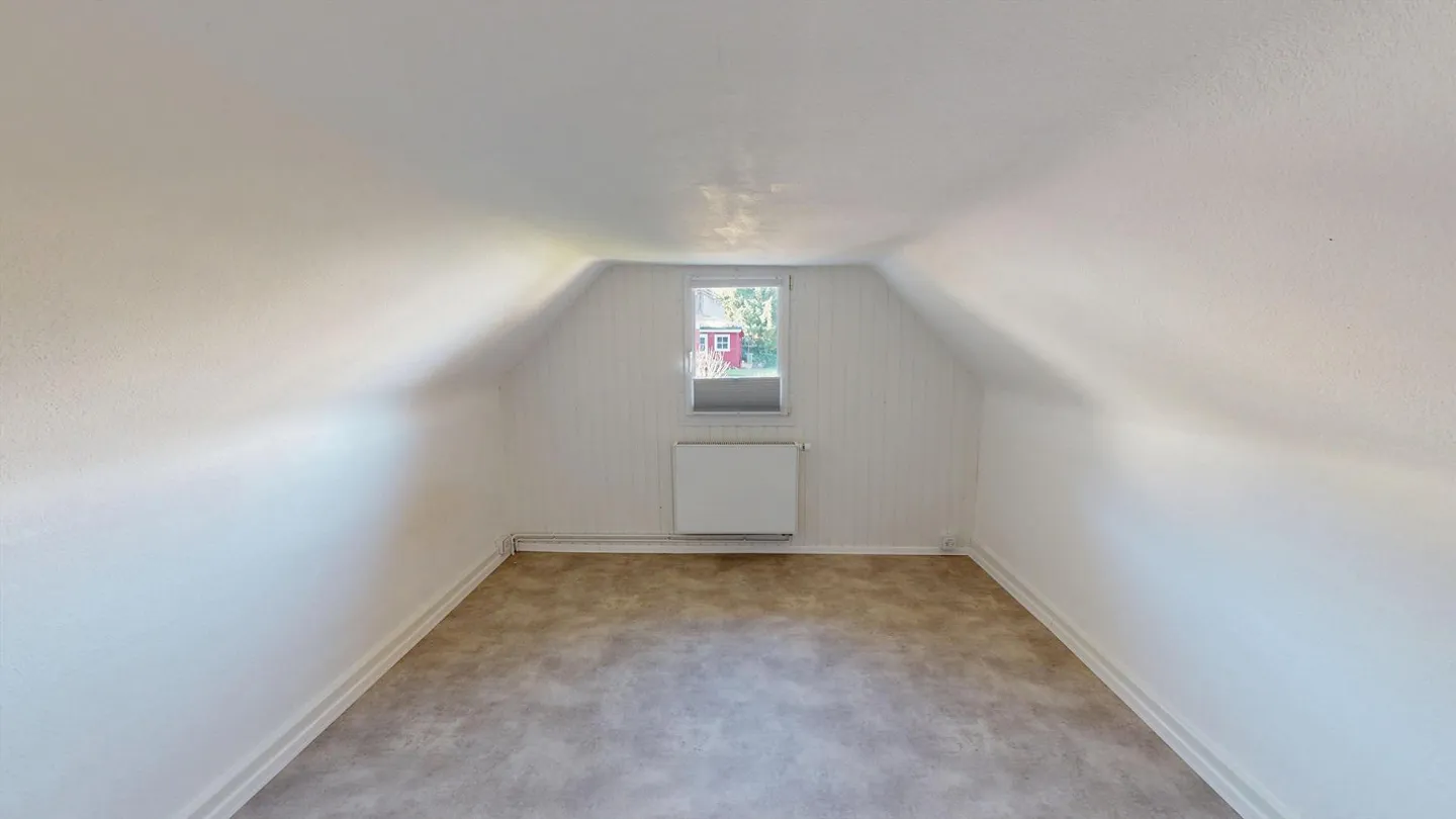 Elegant Living: Modern Meets Historical Charm 6.5 Rooms Freedom for Versatile Use - Photo 12 of 13