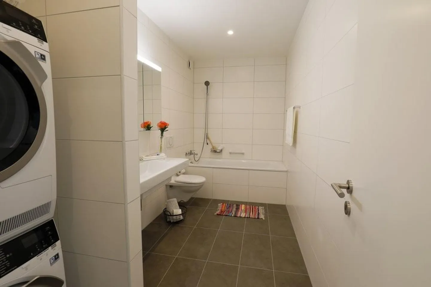 Modern and Beautiful Living in Wabern! - Photo 5 of 6