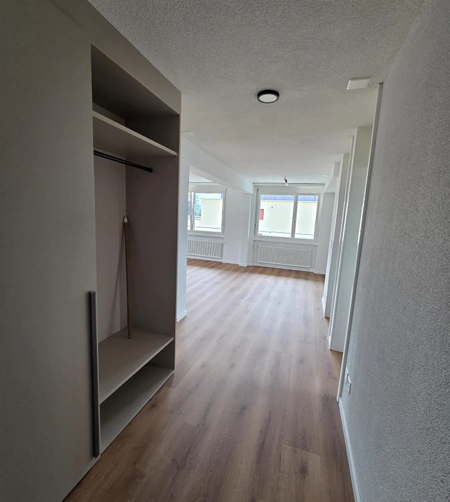 Completely renovated 3½-room apartment in Hünenberg - Photo 1 of 9