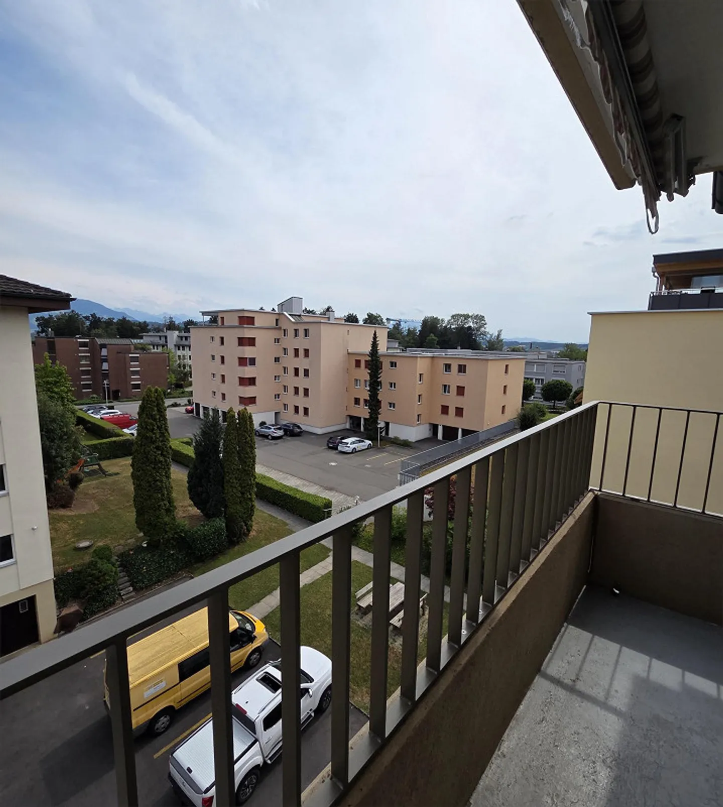 Completely renovated 3½-room apartment in Hünenberg - Photo 2 of 9