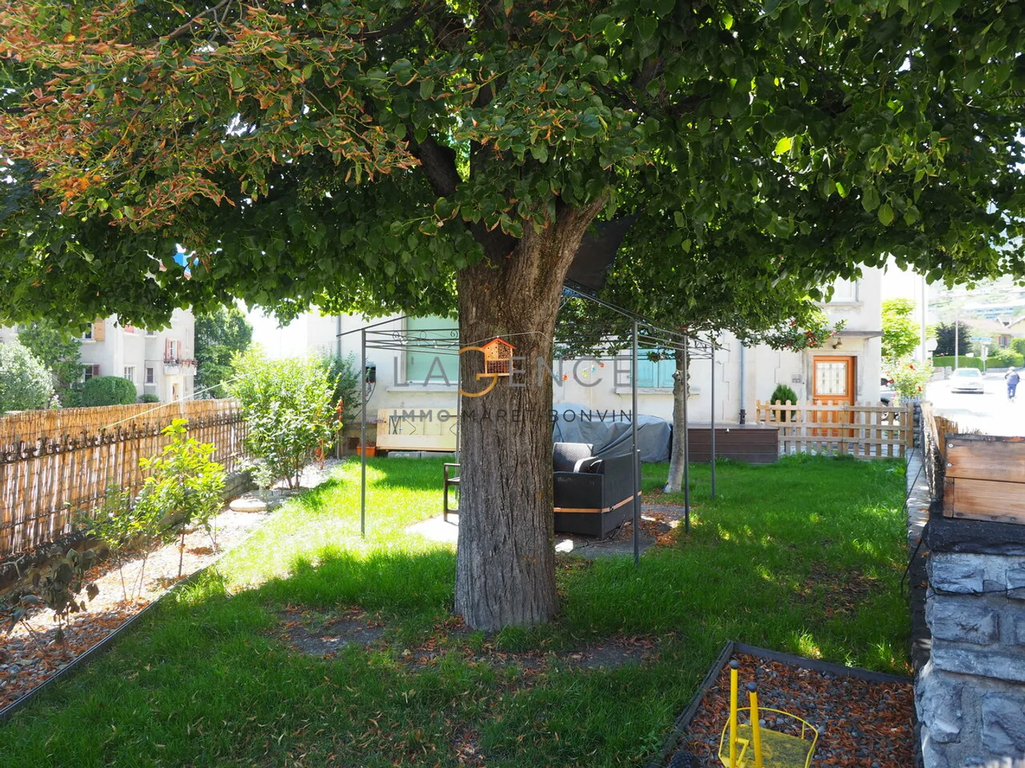 Residential building - Photo 4 of 4