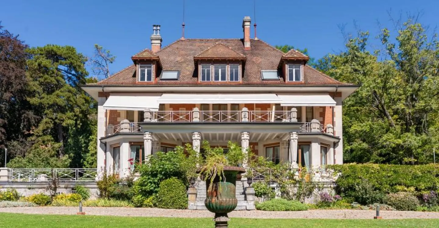 Elegante Villa mit Seeblick - Foto 2 von 13