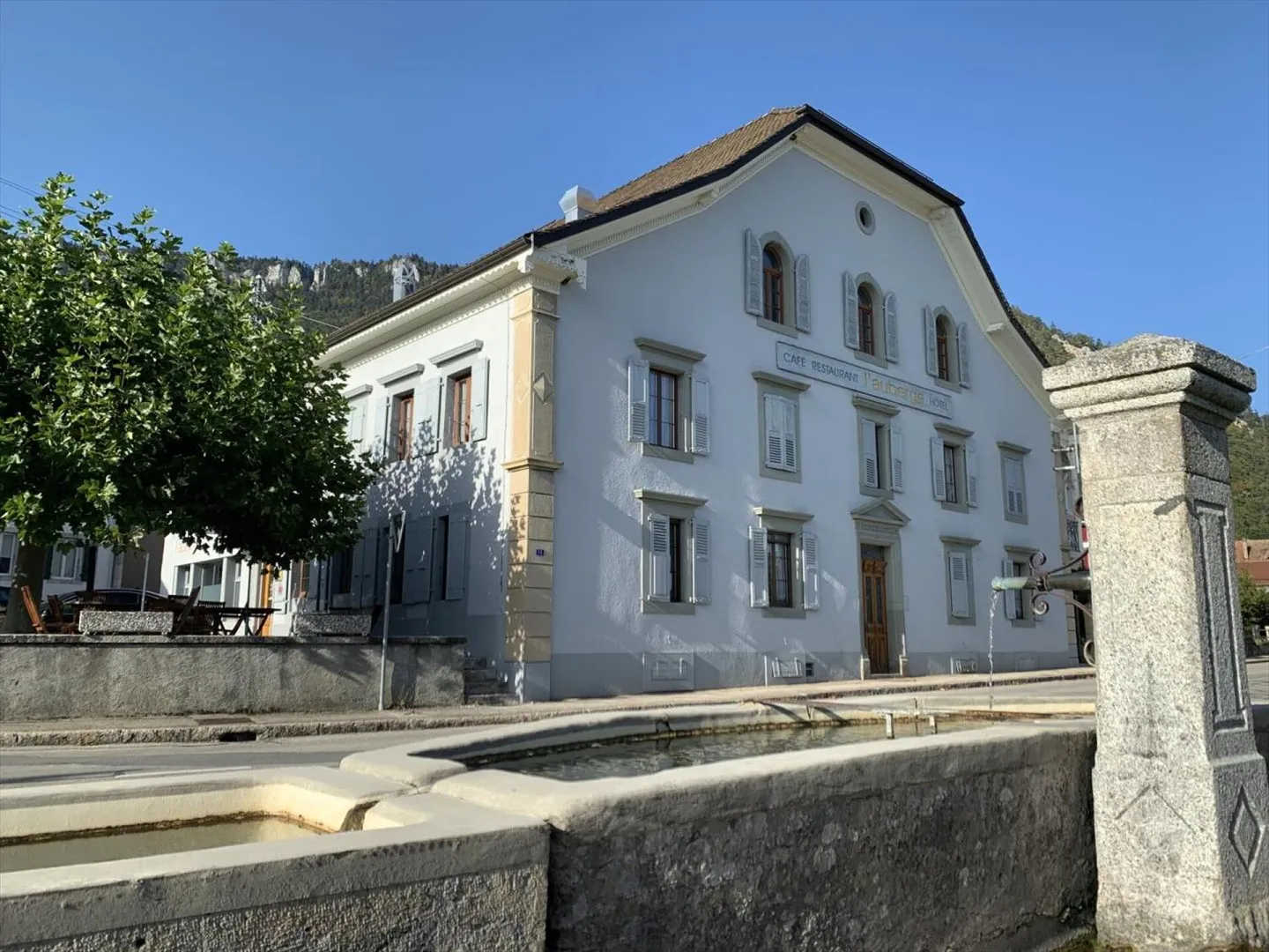 Edificio a uso misto - Foto 2 di 13