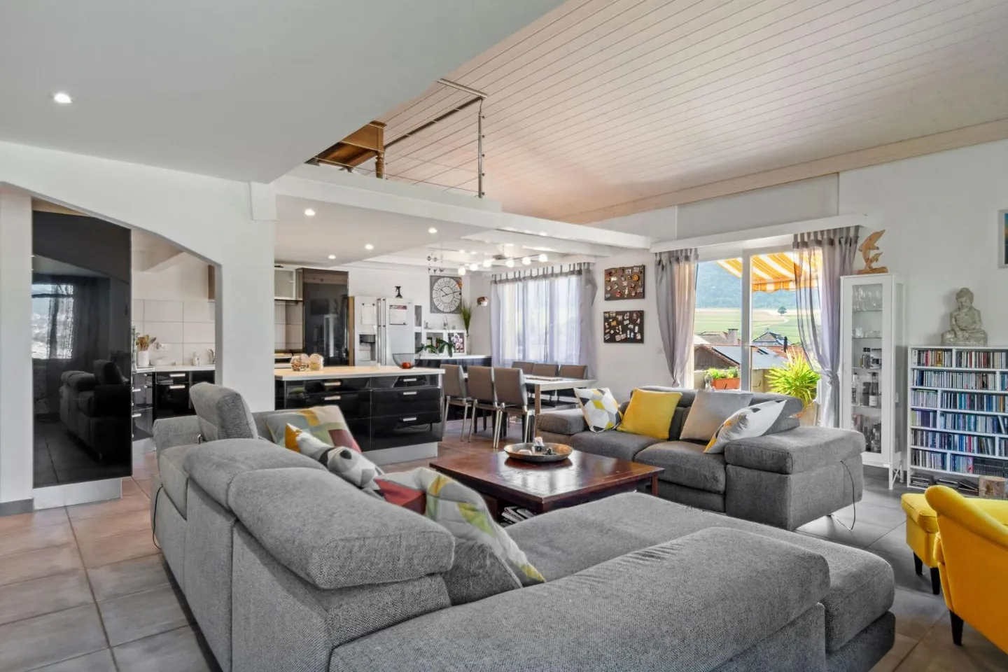 Dombresson, wunderschöner Duplex mit 4,5 Zimmern im Dachgeschoss, Garage, Parkplatz - Foto 4 von 13