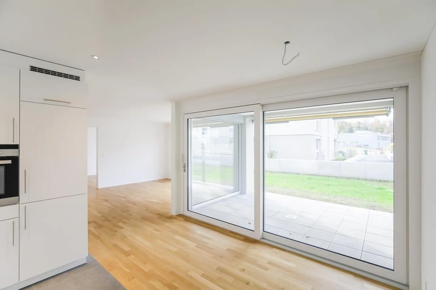 Appartement spacieux de 2,5 pièces au rez-de-chaussée ! - Photo 3 sur 7