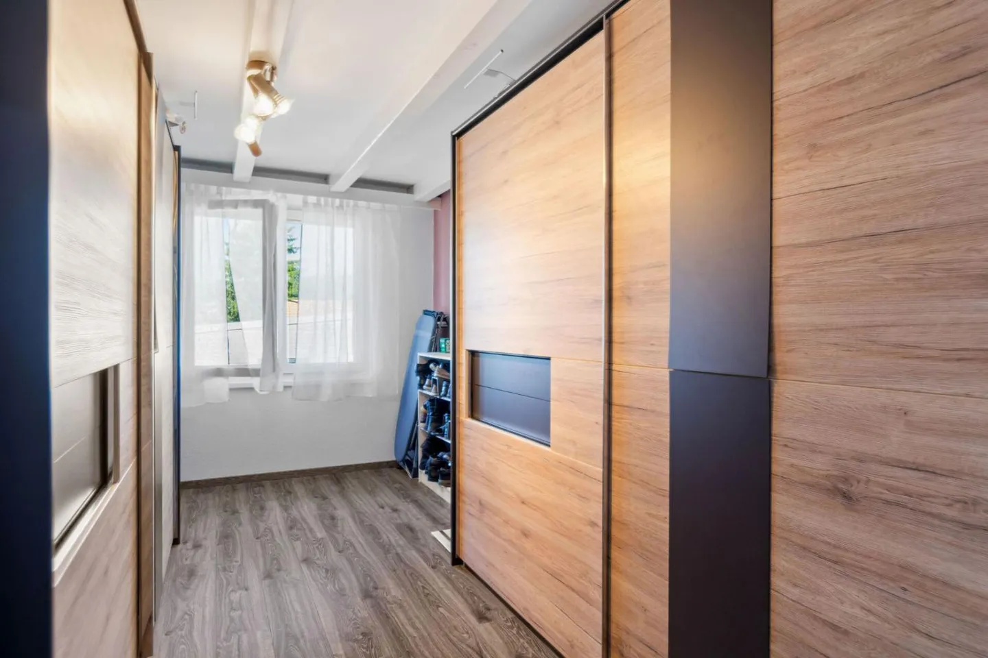 Dombresson, wunderschöner Duplex mit 4,5 Zimmern im Dachgeschoss, Garage, Parkplatz - Foto 11 von 13