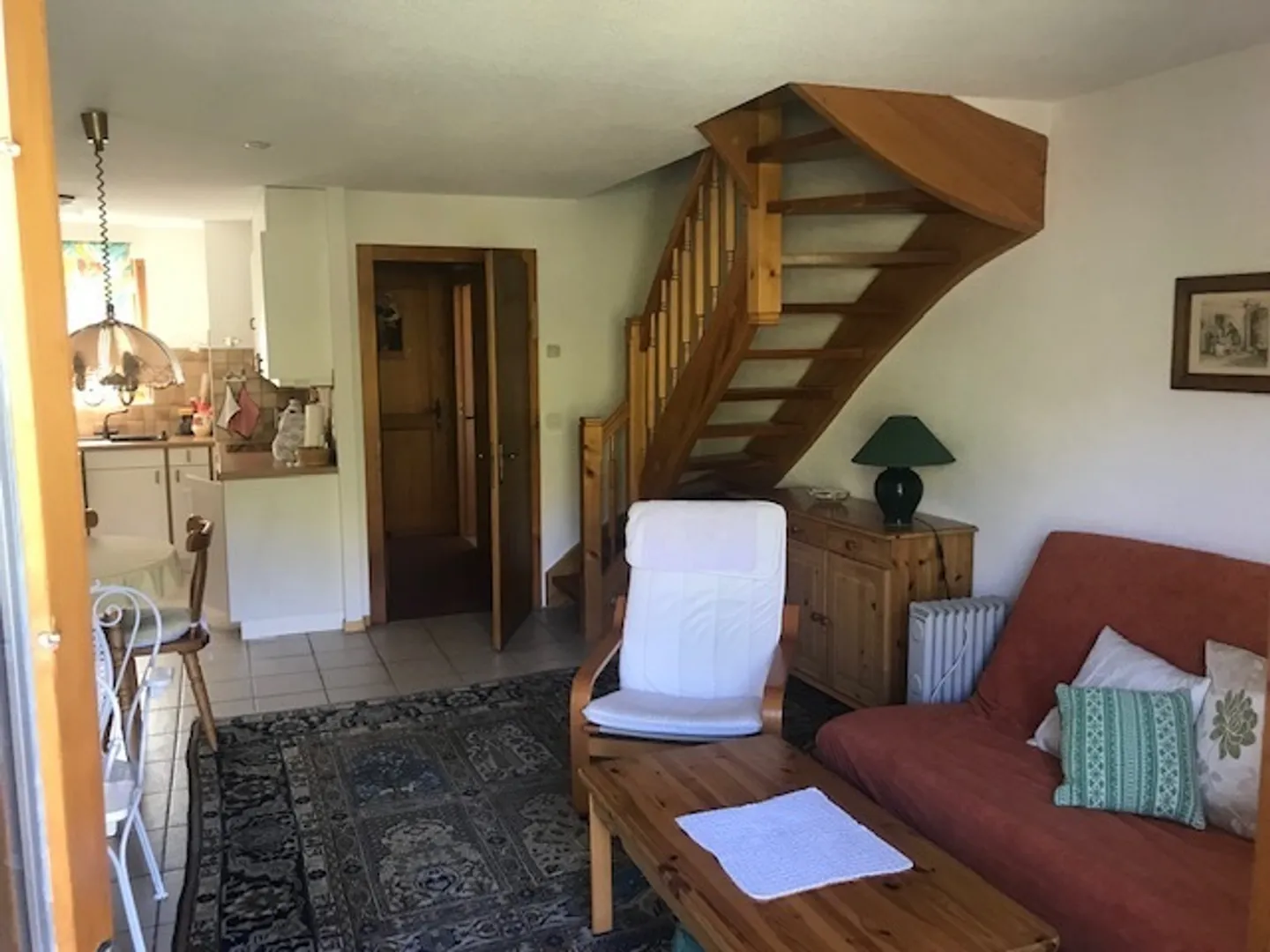 Charming Apartment with Balcony - Photo 2 of 15